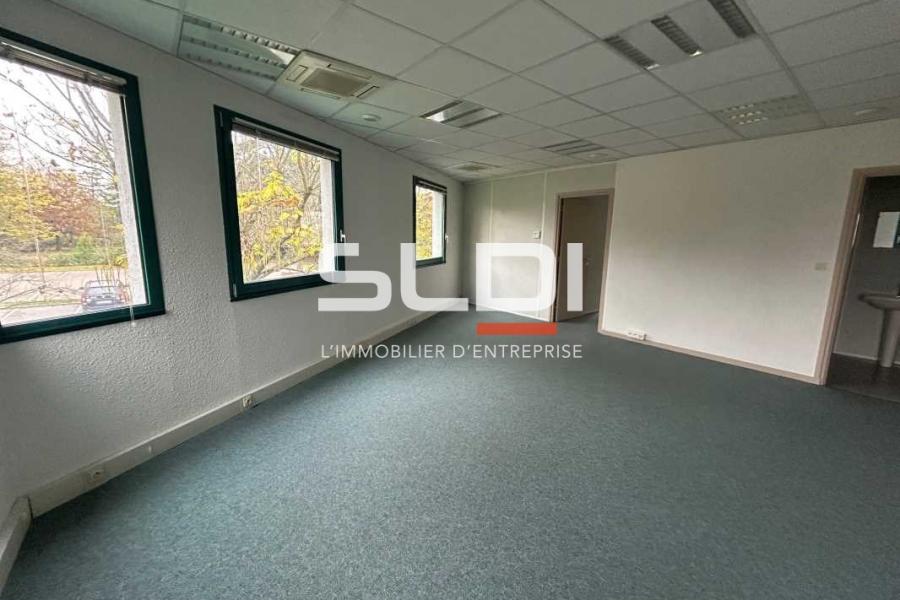 Bureaux A LOUER - CHARBONNIERES LES BAINS - 220 m²