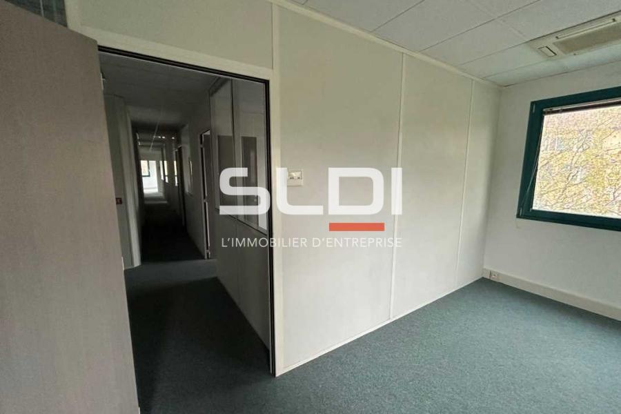 Bureaux A LOUER - CHARBONNIERES LES BAINS - 220 m²