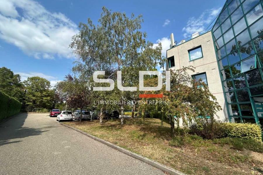 Bureaux A LOUER - CHARBONNIERES LES BAINS - 220 m²