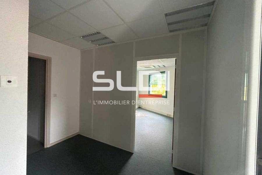 Bureaux A LOUER - CHARBONNIERES LES BAINS - 220 m²