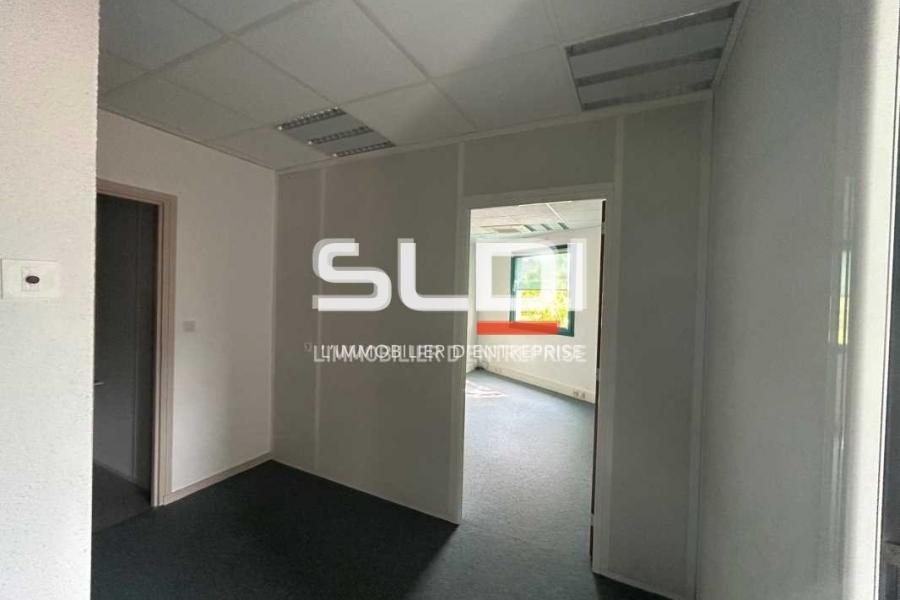 Bureaux A LOUER - CHARBONNIERES LES BAINS - 220 m²