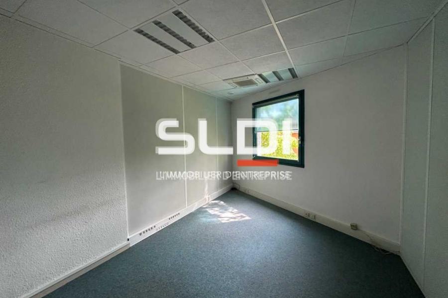 Bureaux A LOUER - CHARBONNIERES LES BAINS - 220 m²