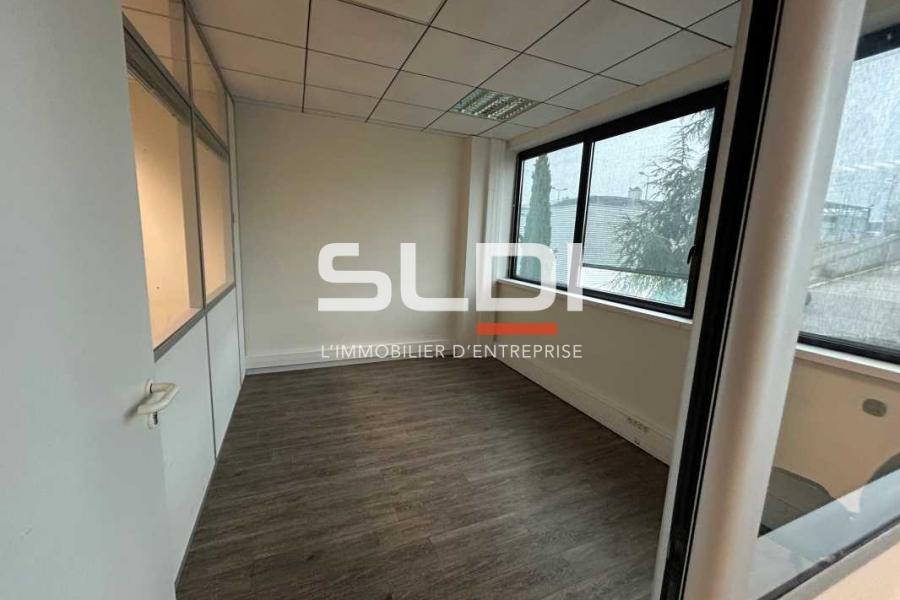 Bureaux A LOUER - CHAMPAGNE AU MONT D'OR - 482 m²