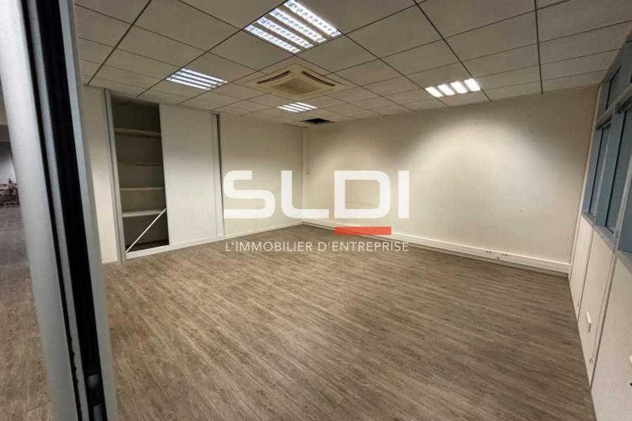 Bureaux A LOUER - CHAMPAGNE AU MONT D'OR - 482 m²