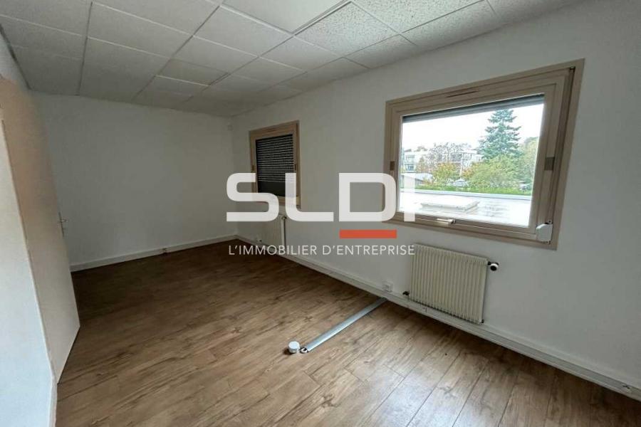 Bureaux A LOUER - CHARBONNIERES LES BAINS - 154 m²