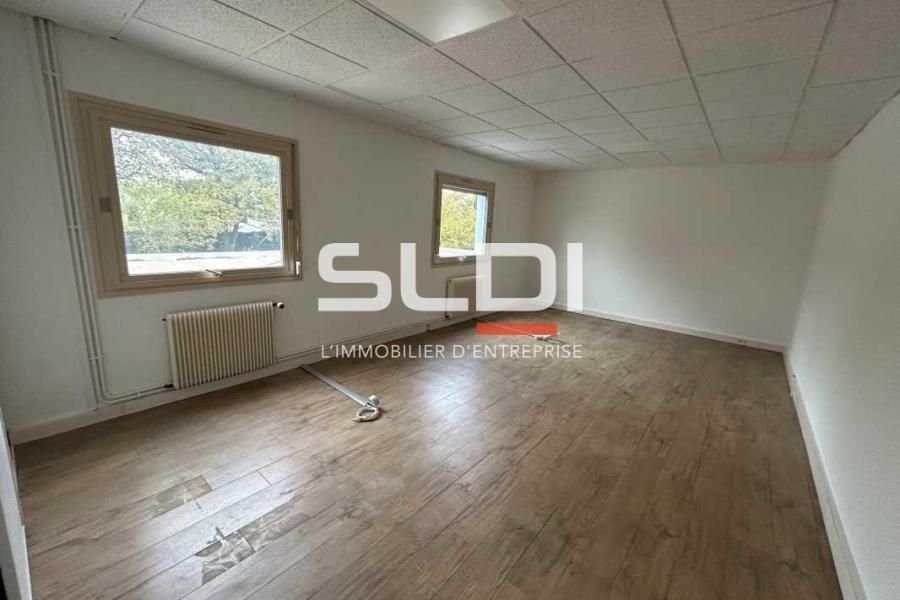 Bureaux A LOUER - CHARBONNIERES LES BAINS - 154 m²