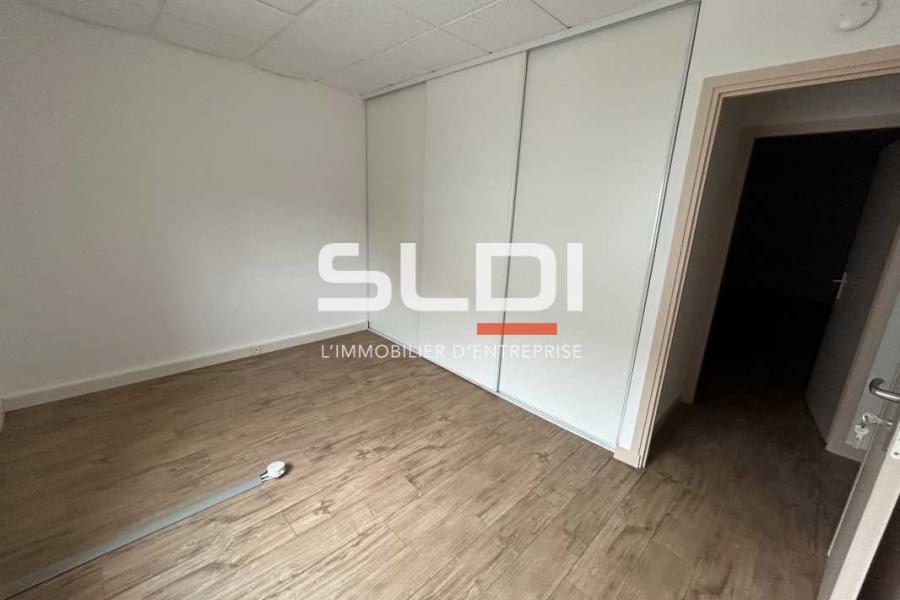 Bureaux A LOUER - CHARBONNIERES LES BAINS - 154 m²