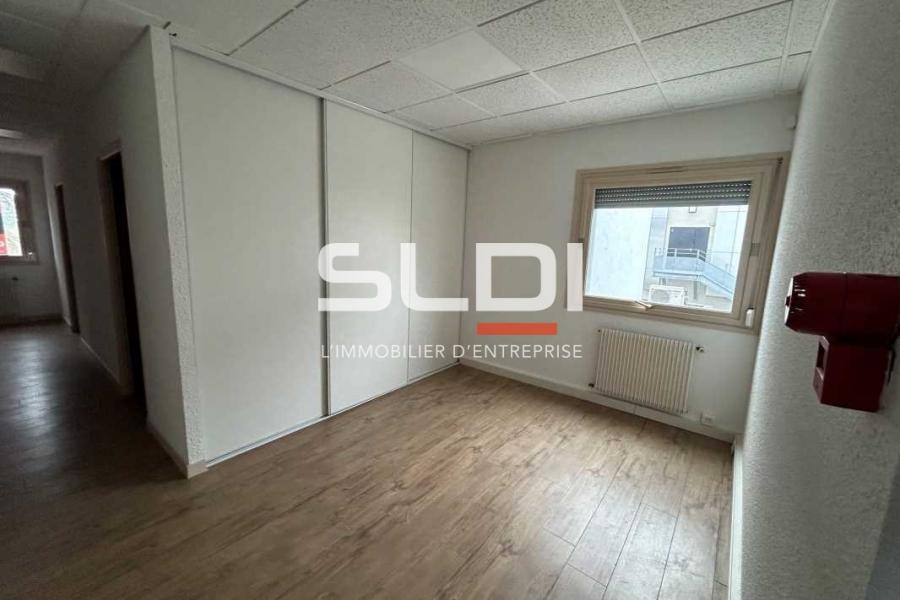 Bureaux A LOUER - CHARBONNIERES LES BAINS - 154 m²