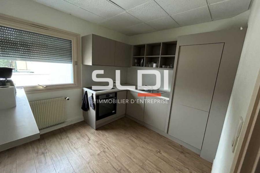 Bureaux A LOUER - CHARBONNIERES LES BAINS - 154 m²