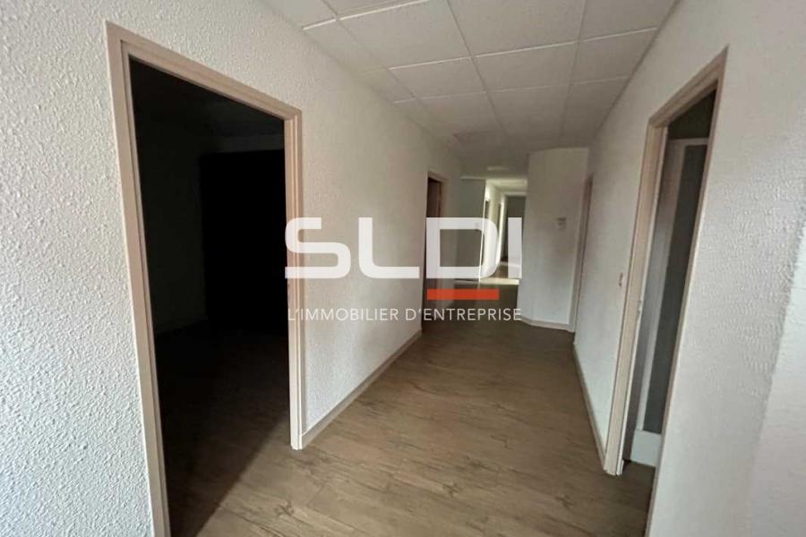 Bureaux A LOUER - CHARBONNIERES LES BAINS - 154 m²