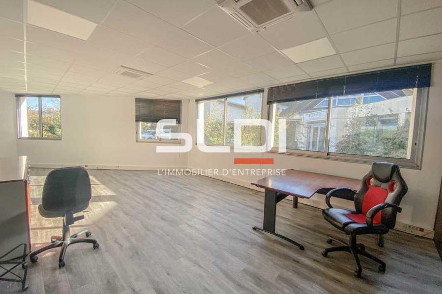 Bureaux A LOUER - SAINT MAURICE DE BEYNOST - 427 m²