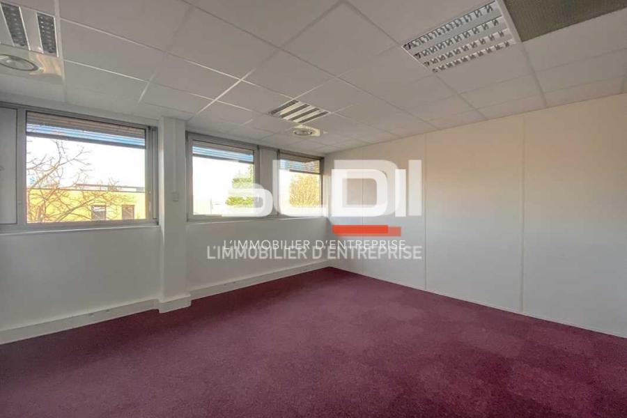 Bureaux A LOUER - BRON - 255 m²