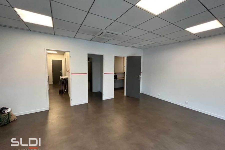 Bureaux A LOUER - LIMAS - 75 m²