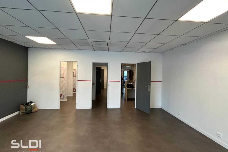 Bureaux A LOUER - LIMAS - 75 m²