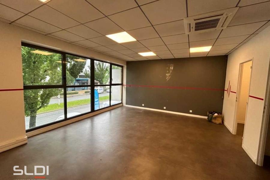 Bureaux A LOUER - LIMAS - 75 m²