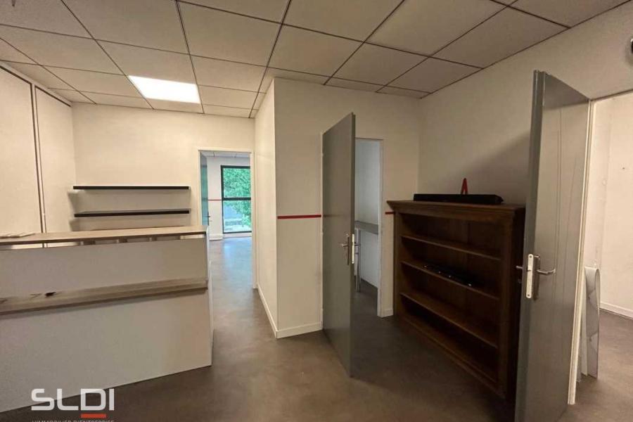 Bureaux A LOUER - LIMAS - 75 m²