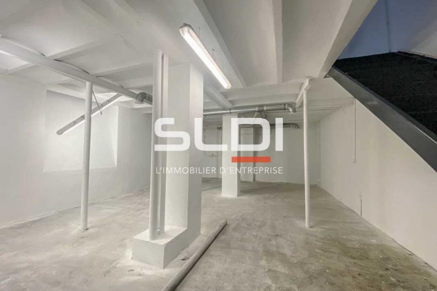 Commerces A VENDRE - LYON - 163 m²