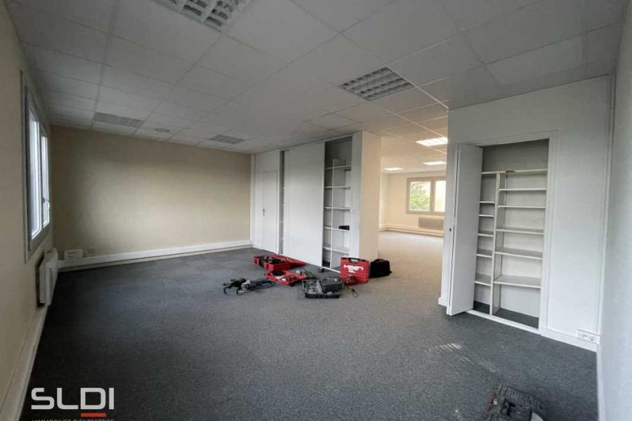 Bureaux A LOUER - GENAS - 193 m²