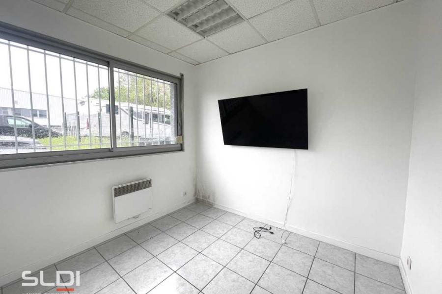 Activités A LOUER - CHASSIEU - 900 m²