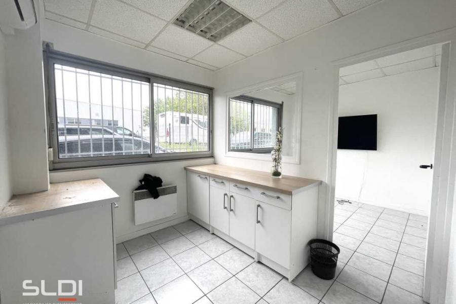 Activités A LOUER - CHASSIEU - 900 m²