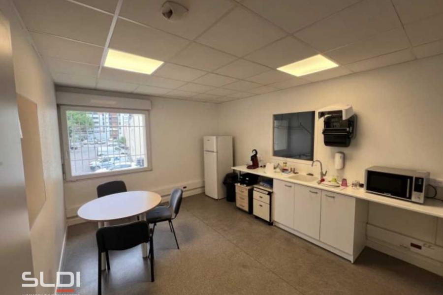 Activités A LOUER - LYON - 973 m²