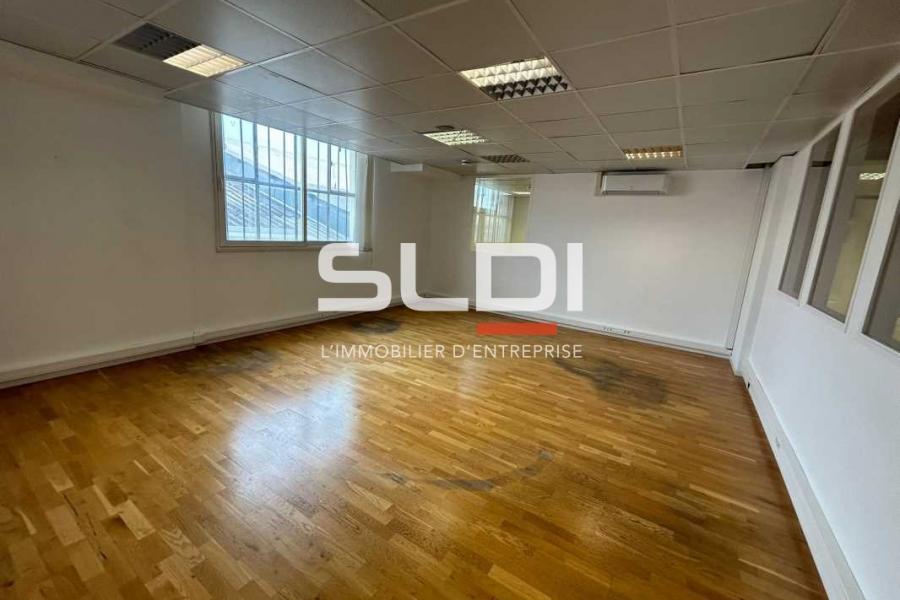 Bureaux A LOUER - NEUVILLE SUR SAONE - 389 m²