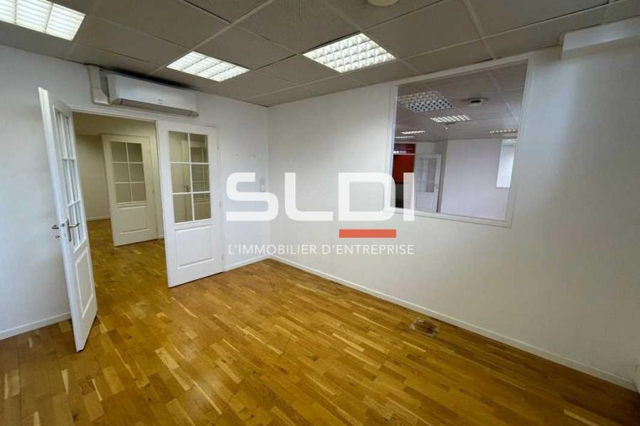 Bureaux A LOUER - NEUVILLE SUR SAONE - 389 m²