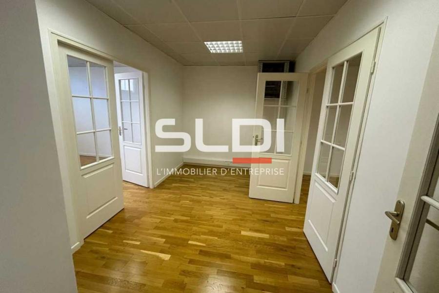 Bureaux A LOUER - NEUVILLE SUR SAONE - 389 m²