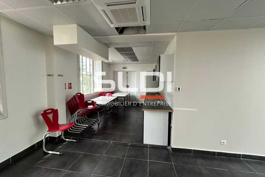 Bureaux A LOUER - NEUVILLE SUR SAONE - 389 m²