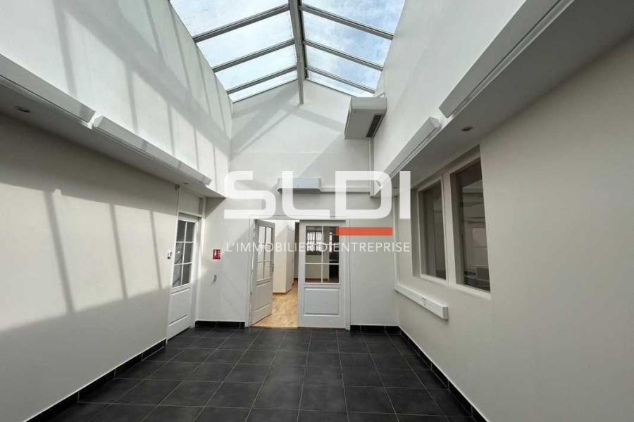 Bureaux A LOUER - NEUVILLE SUR SAONE - 389 m²