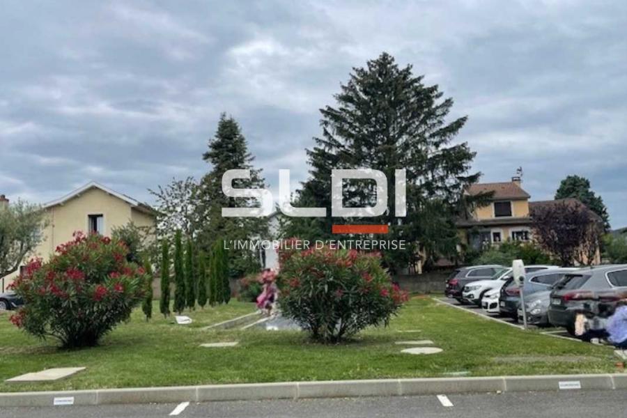 Bureaux A VENDRE OU A LOUER - RILLIEUX LA PAPE - 850 m²