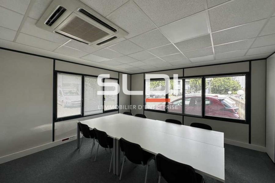 Bureaux A LOUER - LIMAS - 171 m²