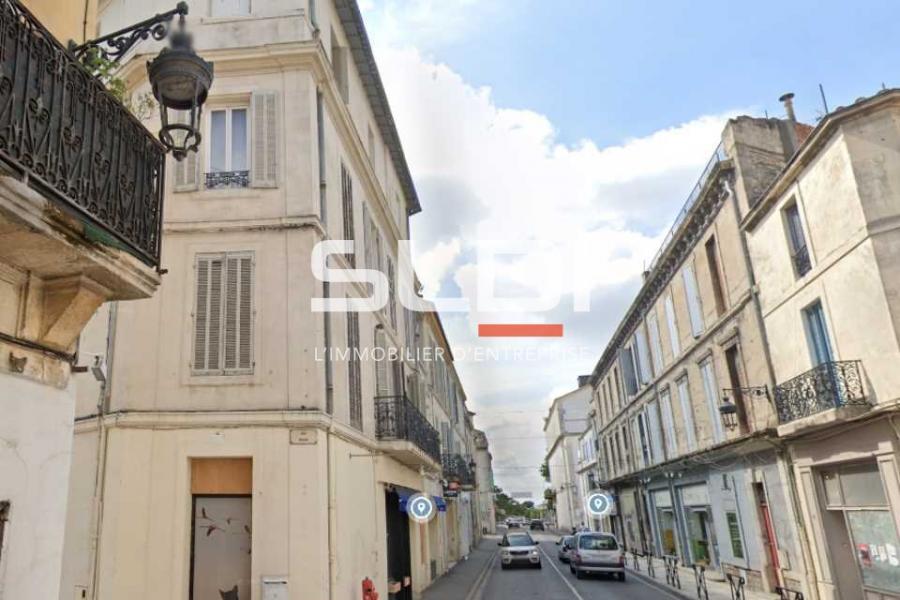 Commerces A VENDRE - ARLES - 77 m²