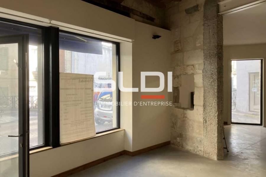 Commerces A VENDRE - ARLES - 107 m²