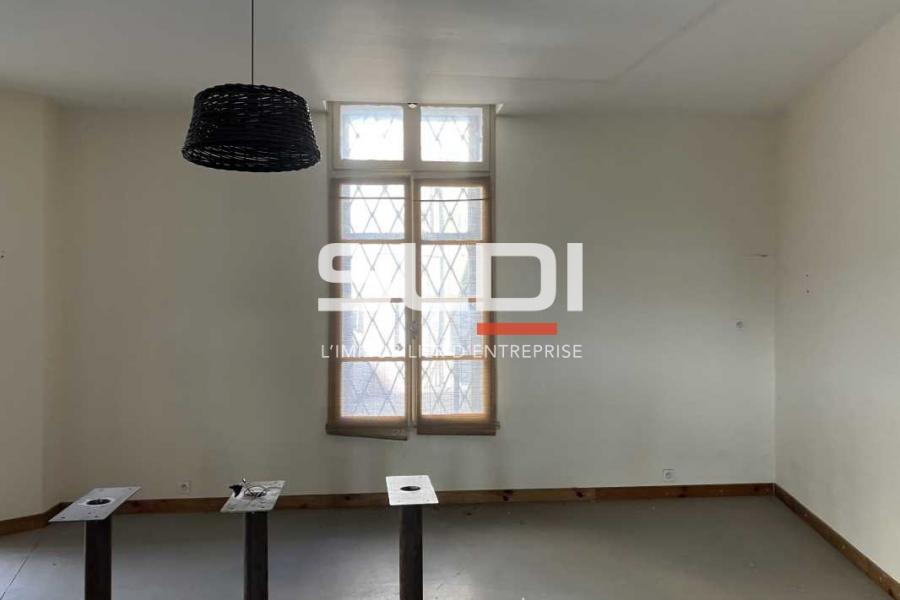 Commerces A VENDRE - ARLES - 107 m²