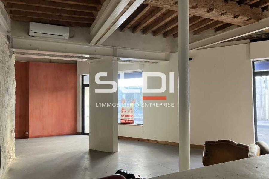 Commerces A VENDRE - ARLES - 107 m²