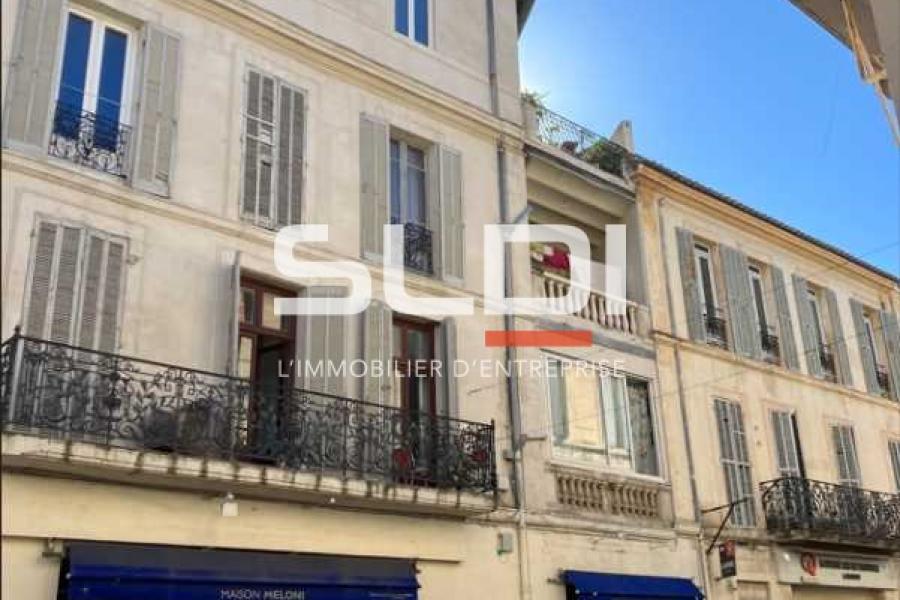 Commerces A VENDRE - ARLES - 107 m²