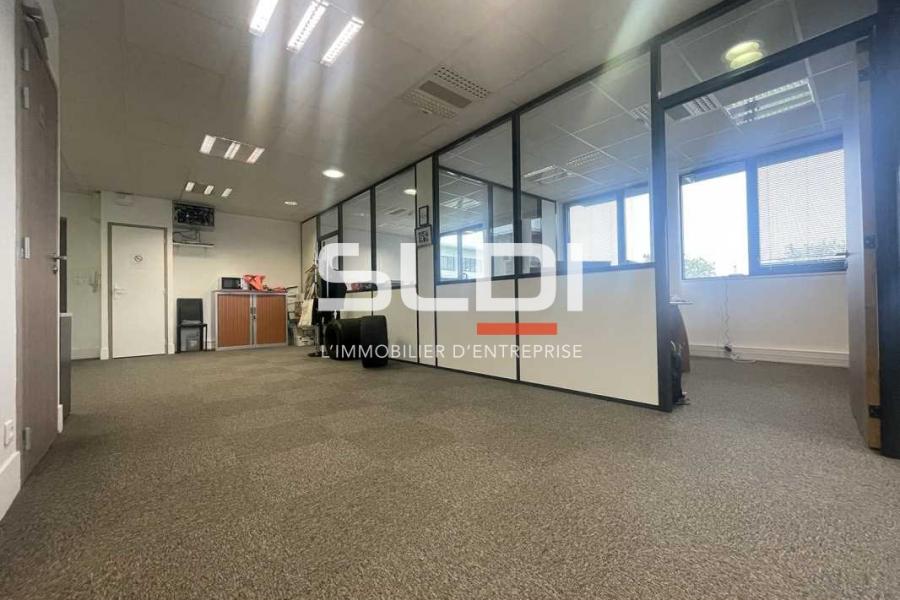 Bureaux A LOUER - SAINT PRIEST - 112 m²