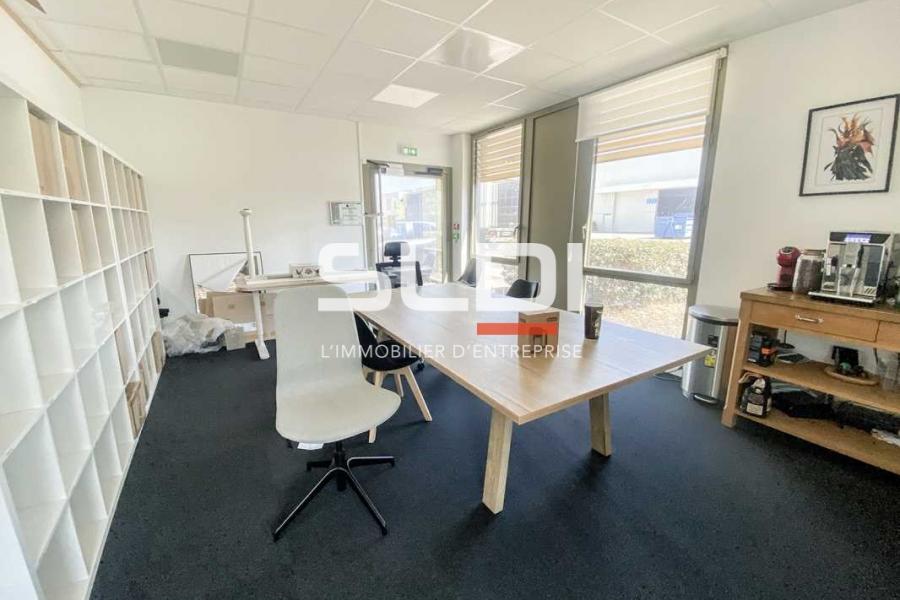 Bureaux A LOUER - SAINT PRIEST - 360 m²