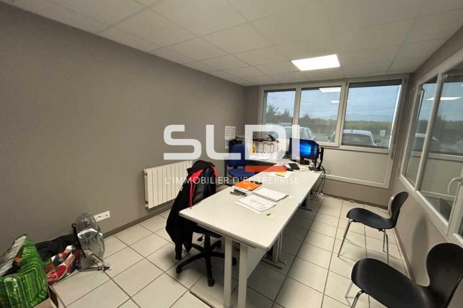 Activités A VENDRE - BELLEVILLE - 1 479 m²