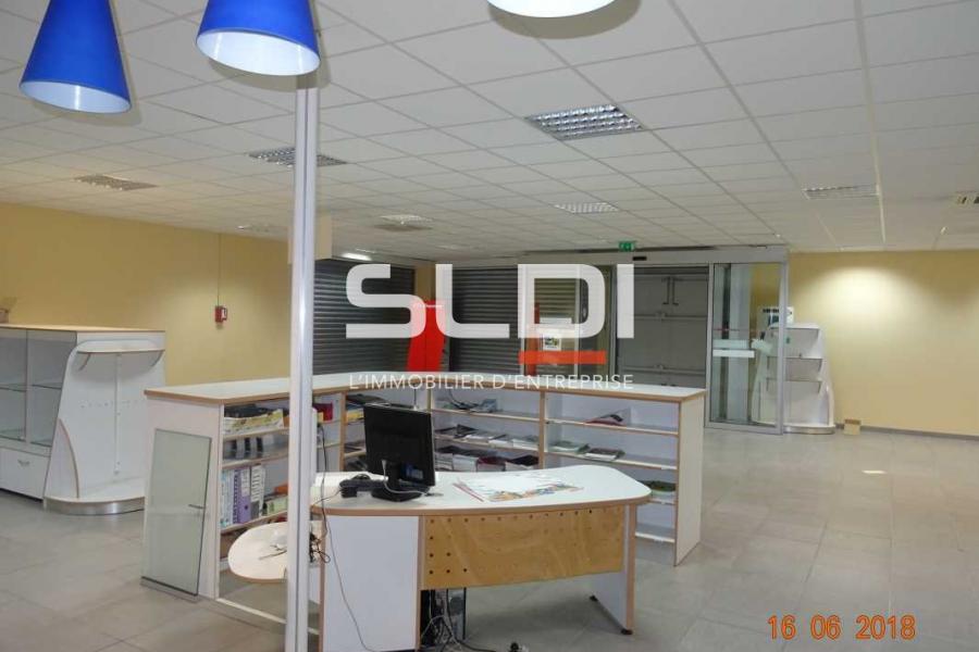 Commerces A VENDRE - LA COTE SAINT ANDRE - 668 m²