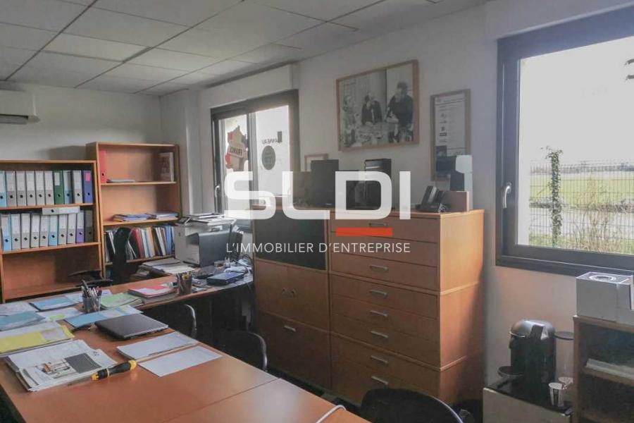 Commerces A VENDRE - SAINT LAURENT DE MURE - 150 m²