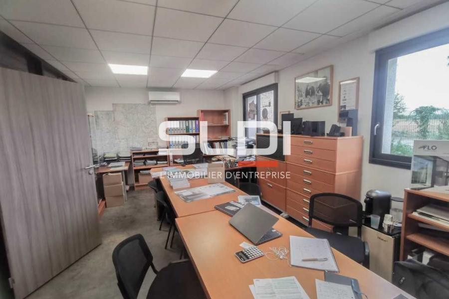 Commerces A VENDRE - SAINT LAURENT DE MURE - 150 m²