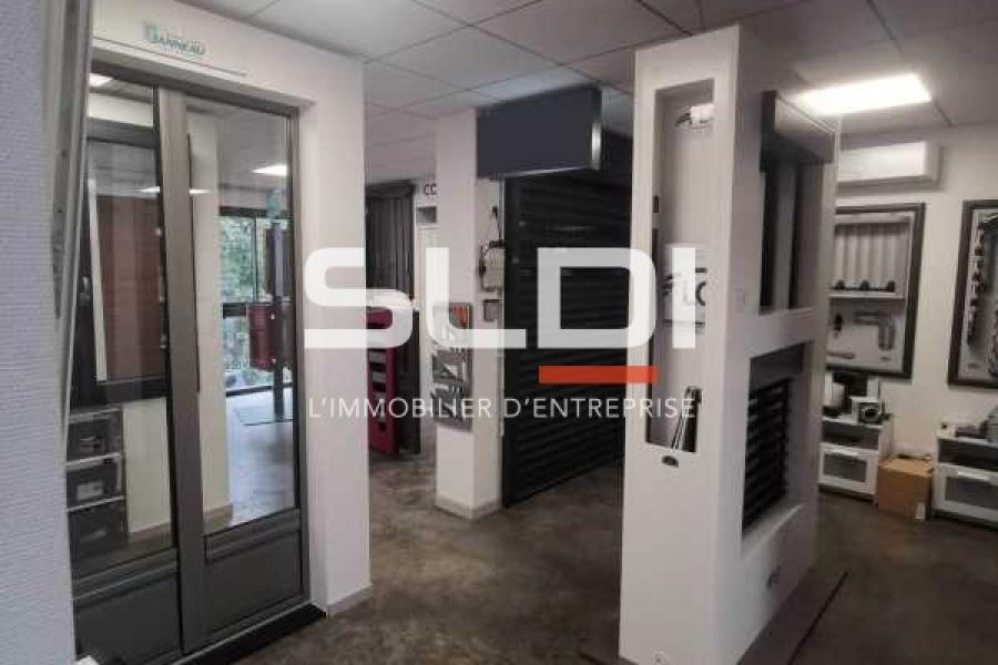 Commerces A VENDRE - SAINT LAURENT DE MURE - 150 m²