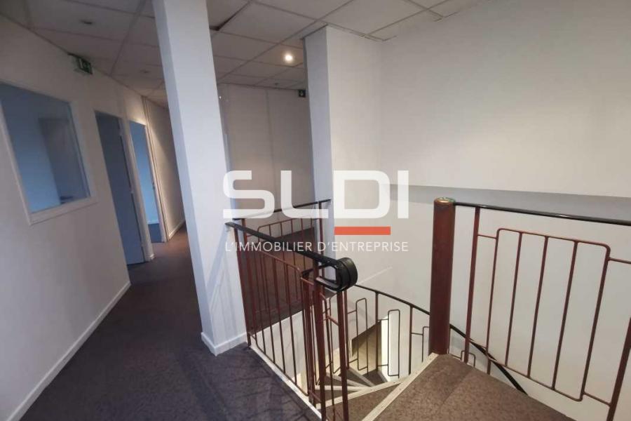 Bureaux A LOUER - TOUSSIEU - 187 m²