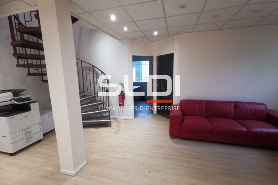 Bureaux A LOUER - TOUSSIEU - 187 m²