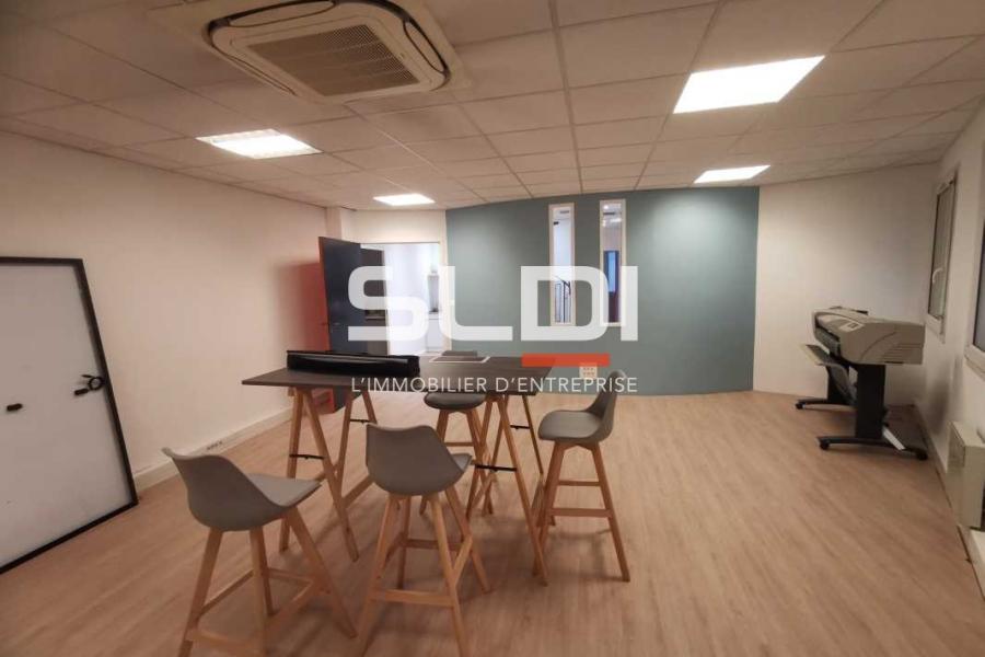 Bureaux A LOUER - TOUSSIEU - 187 m²