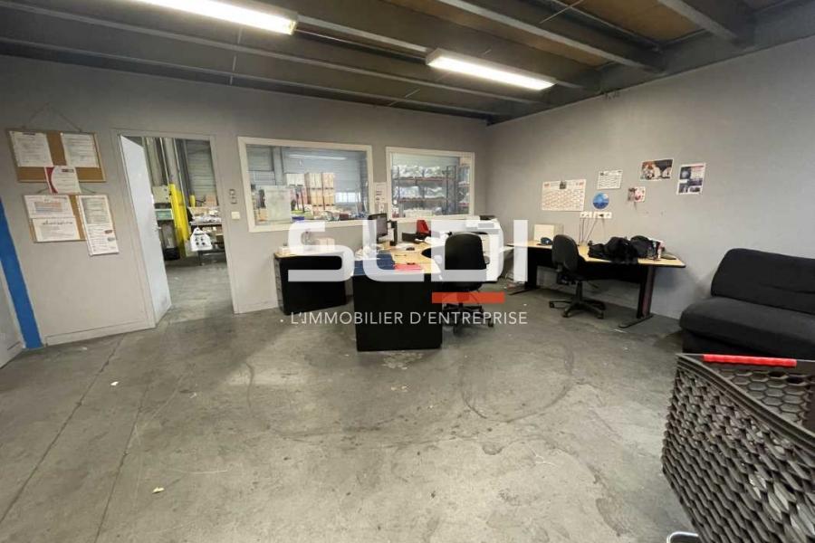 Activités A LOUER - GENAS - 2 000 m²