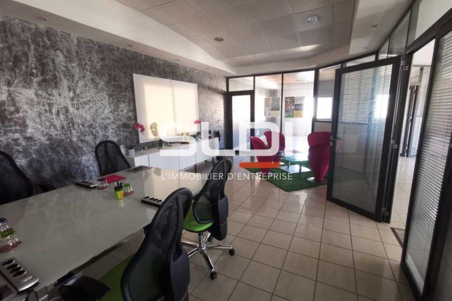 Bureaux A LOUER - SAINT JEAN DE BOURNAY - 177 m²