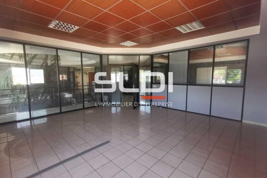 Bureaux A LOUER - SAINT JEAN DE BOURNAY - 177 m²